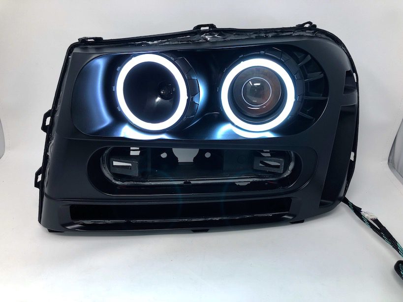 2002-2009 Chevrolet Trailblazer LED Halo Projector Headlights