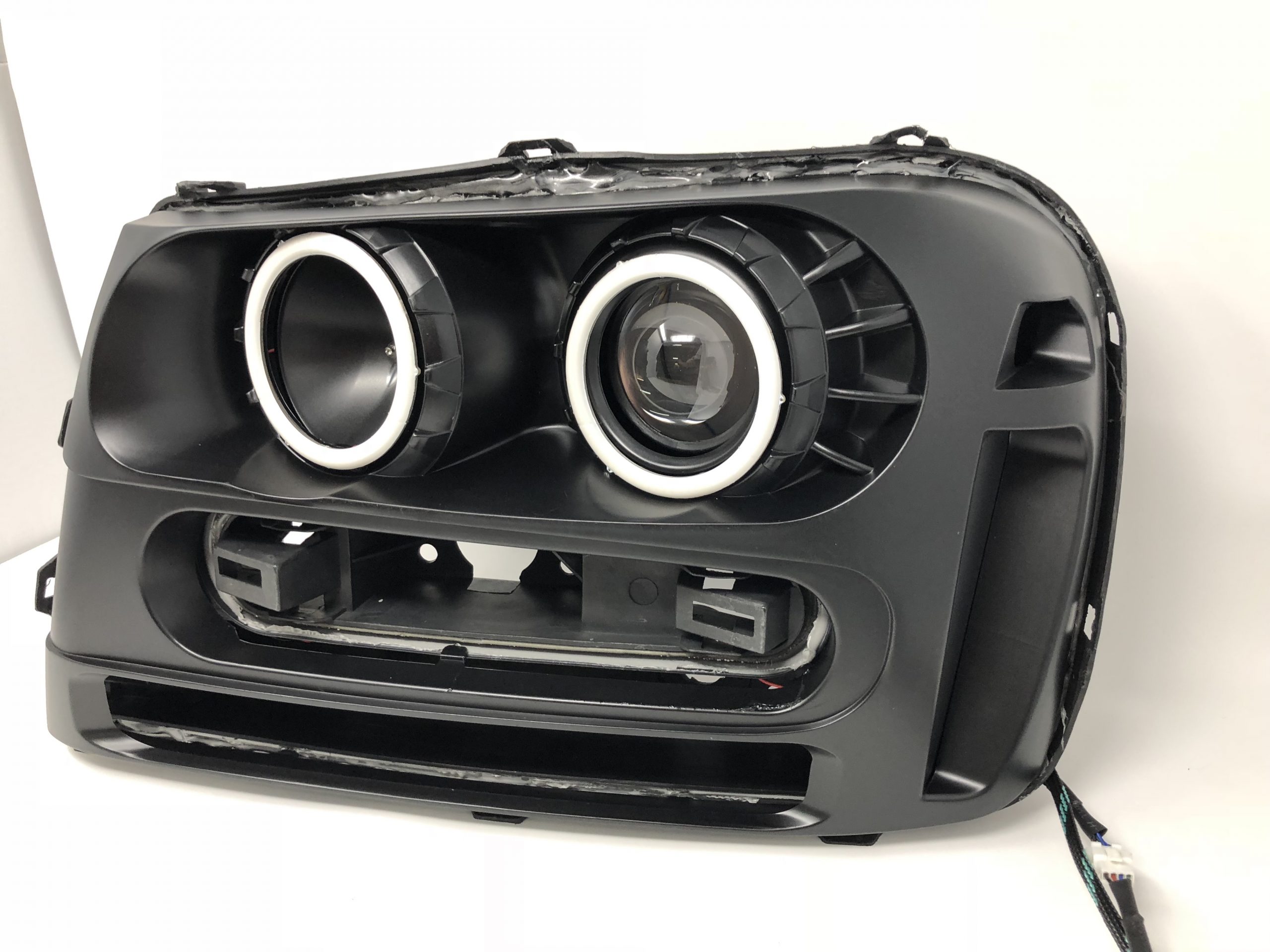 2002-2009 Chevrolet Trailblazer LED Halo Projector Headlights